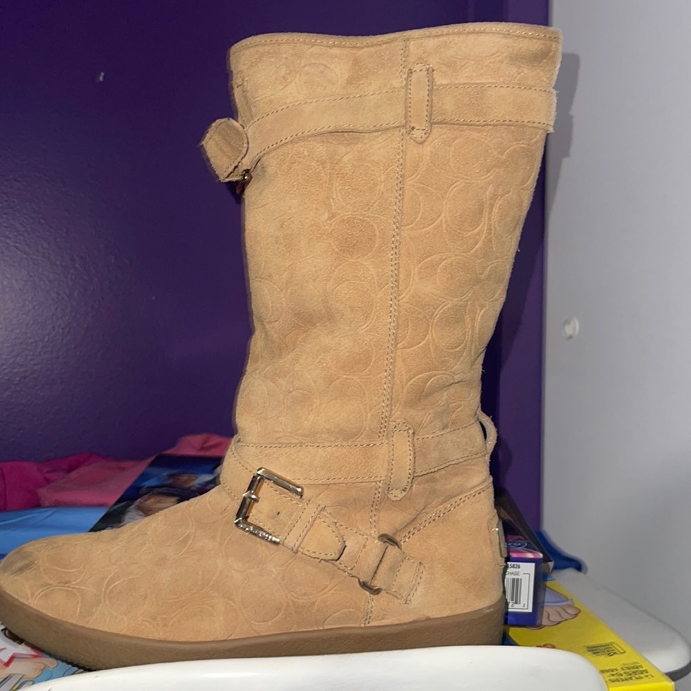 Pair of coach boots